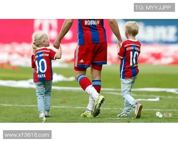 足球明星的辉煌历程与场上风采解析，探寻他们背后的故事与成就